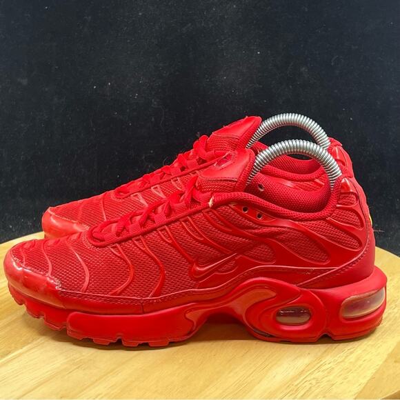 Nike Air Max Plus TN Triple Red October size 6y CQ9748-600 (Size 7.5 Wmns) - Picture 2 of 10